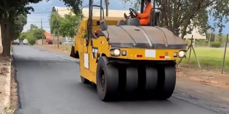 Operação “tapa-buracos” avança por diversos bairros de Ilha Solteira.