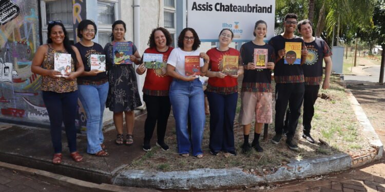 Biblioteca Municipal recebe nova doação de livros do projeto Manhã Literária – Afrocentrando